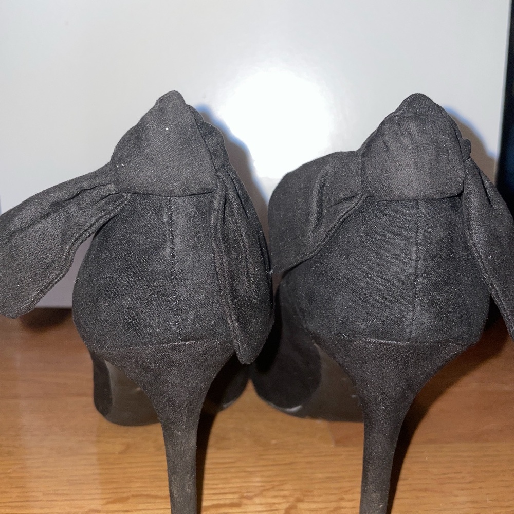 Jessica Simpson bow heels